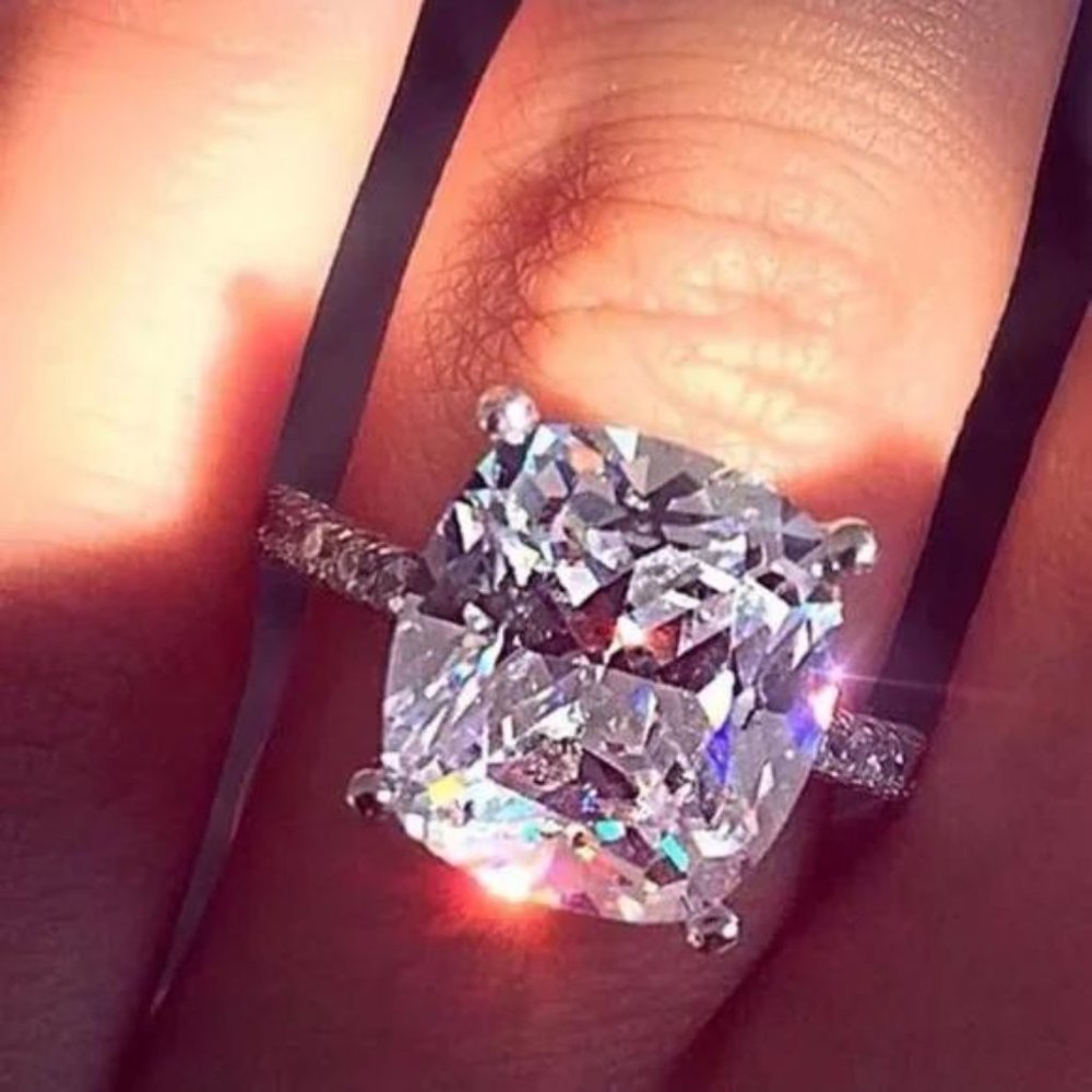 NEW 8 CT WHITE SAPPHIRE SOLITAIRE ENGAGEMENT RING, BEAUTIFUL RING, SHINY RING - Picture 2 of 5